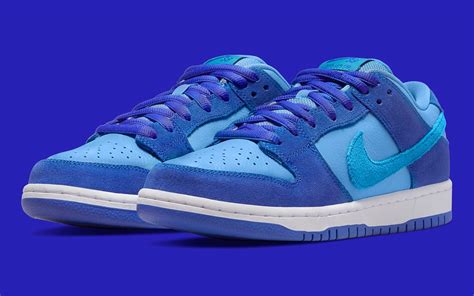 nike sb dunk blue raspberry